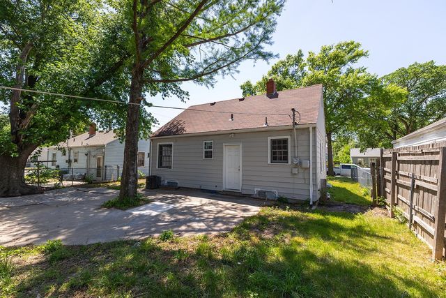 1952 S Emporia Ave, Wichita, KS 67211