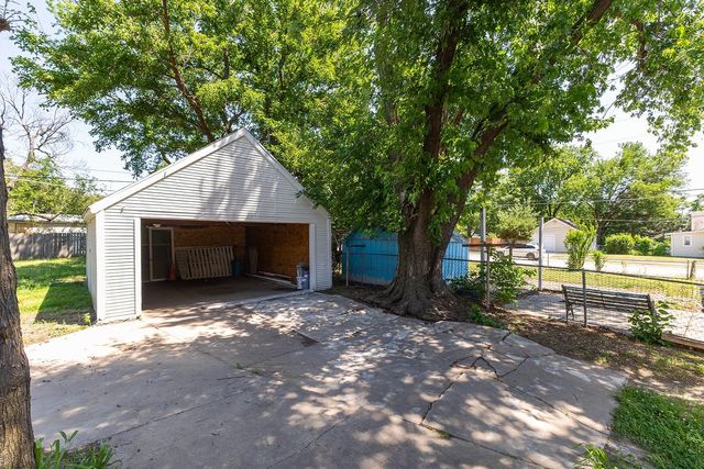 1952 S Emporia Ave, Wichita, KS 67211