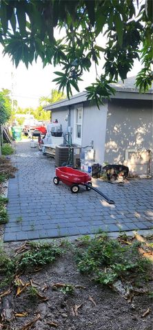 150 NW 17th Ct, Miami, FL 33125