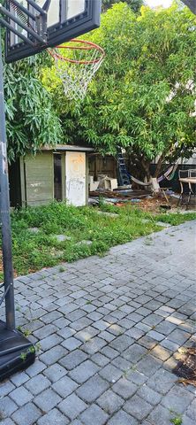 150 NW 17th Ct, Miami, FL 33125