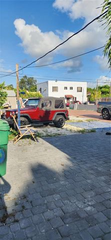 150 NW 17th Ct, Miami, FL 33125