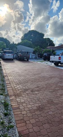 150 NW 17th Ct, Miami, FL 33125