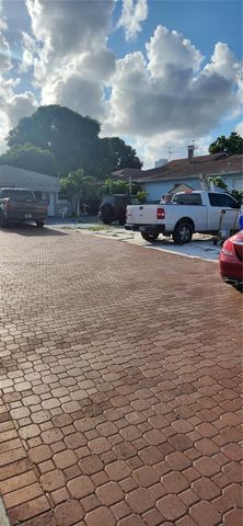 150 NW 17th Ct, Miami, FL 33125