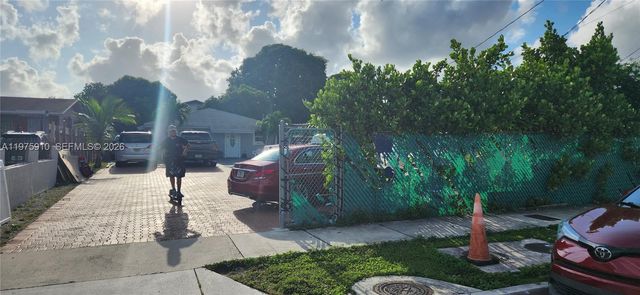 150 NW 17th Ct, Miami, FL 33125