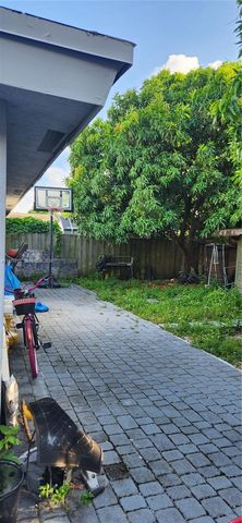 150 NW 17th Ct, Miami, FL 33125