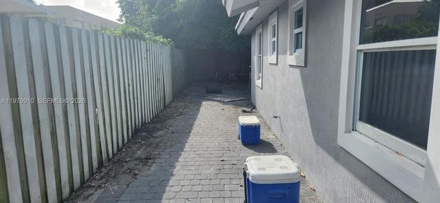 150 NW 17th Ct, Miami, FL 33125