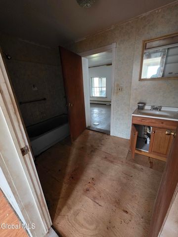 18 Lower Turnpike Road, Granville, NY 12832