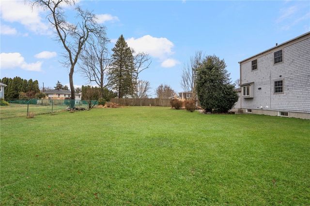 74 Maize Corn Road, Portsmouth, RI 02871