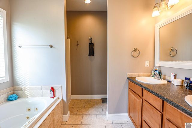 160 Keeneland Court, Paducah, KY 42001
