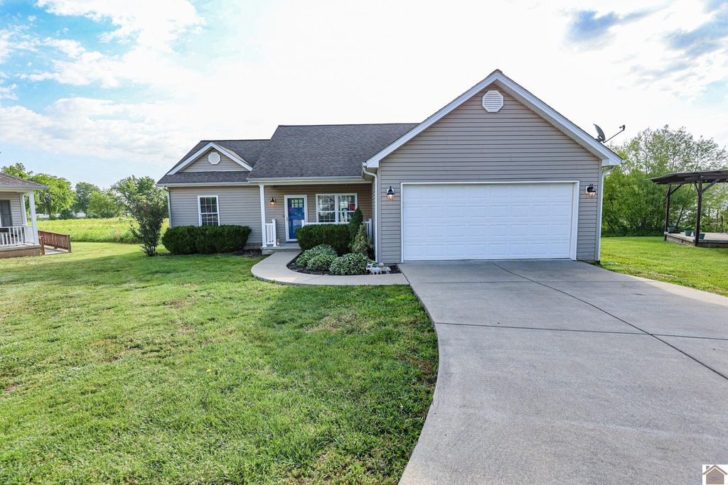 160 Keeneland Court, Paducah, KY 42001