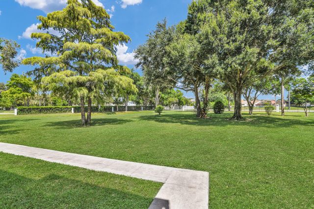 3744 Savoy Lane E2, West Palm Beach, FL 33417