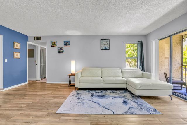 3744 Savoy Lane E2, West Palm Beach, FL 33417