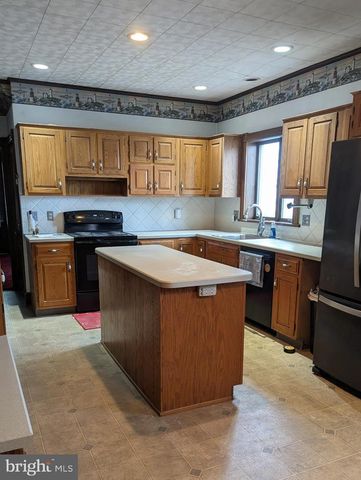 781 BELLEVUE AVE, Gap, PA 17527