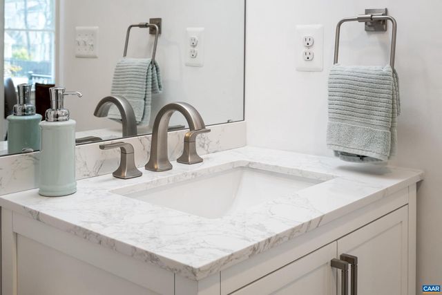 102 N BAKER ST, Charlottesville, VA 22901