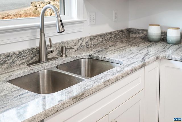 102 N BAKER ST, Charlottesville, VA 22901