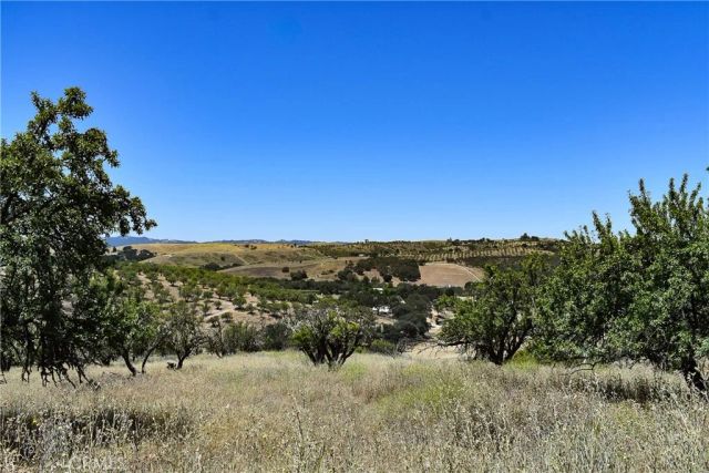 4565 S El Pomar, Templeton, CA 93465
