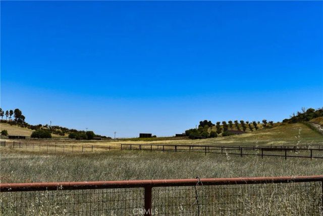 4565 S El Pomar, Templeton, CA 93465