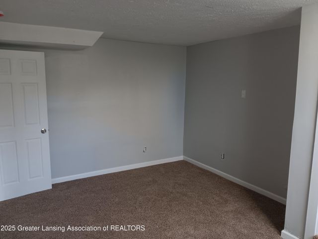 413 E Hodge Avenue, Lansing, MI 48910