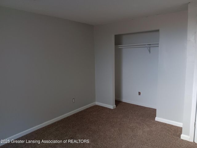 413 E Hodge Avenue, Lansing, MI 48910