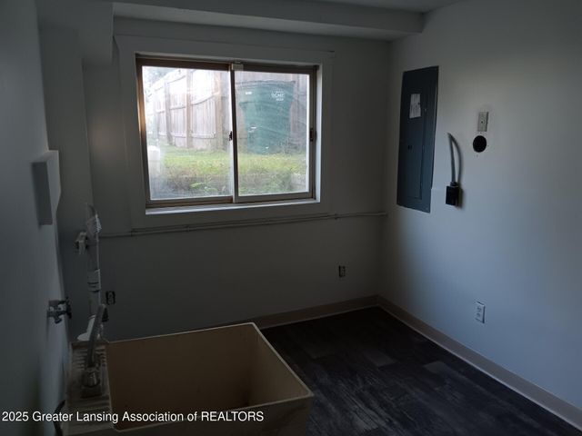 413 E Hodge Avenue, Lansing, MI 48910