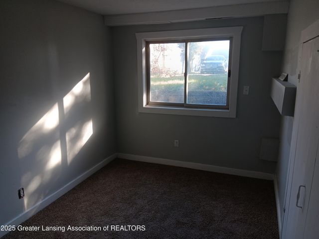 413 E Hodge Avenue, Lansing, MI 48910