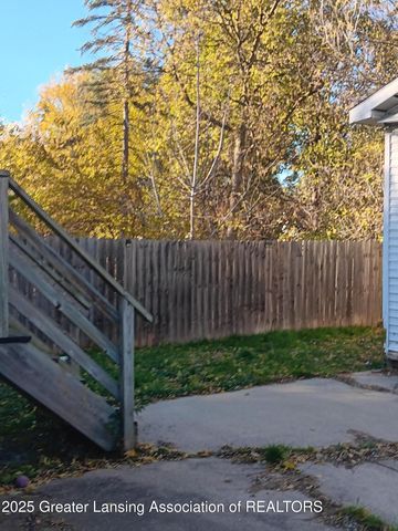 413 E Hodge Avenue, Lansing, MI 48910