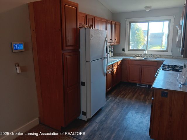 413 E Hodge Avenue, Lansing, MI 48910