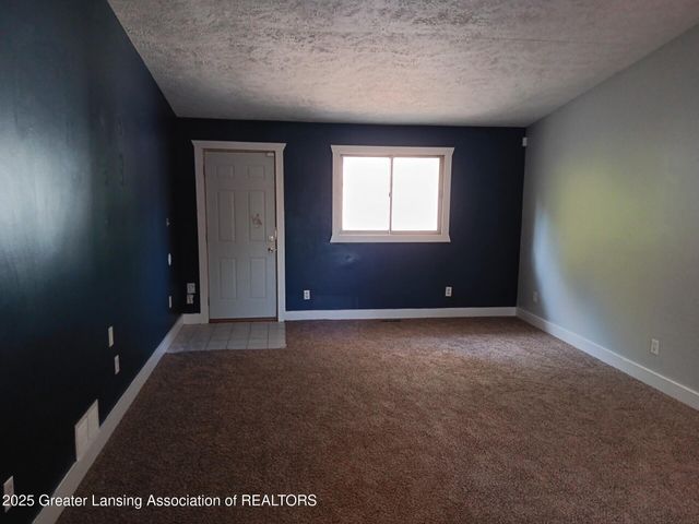 413 E Hodge Avenue, Lansing, MI 48910