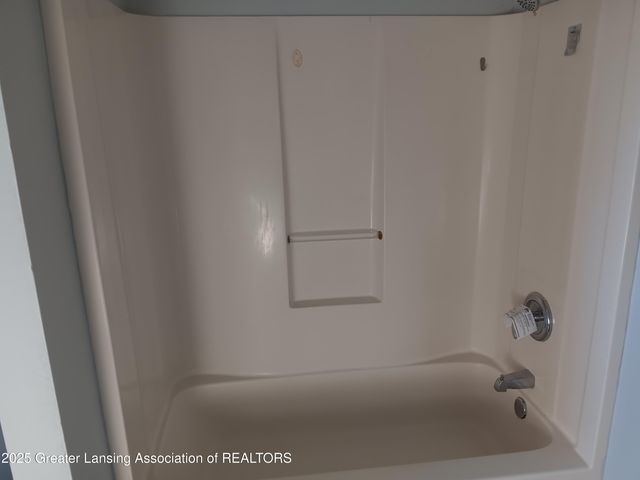 413 E Hodge Avenue, Lansing, MI 48910