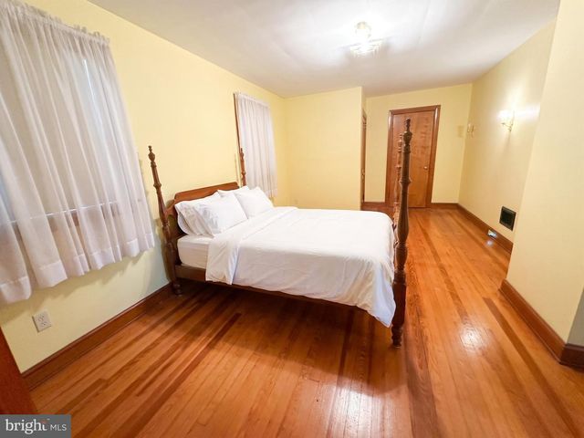 1214 ROTHS CHURCH RD, Spring Grove, PA 17362