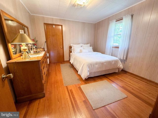 1214 ROTHS CHURCH RD, Spring Grove, PA 17362