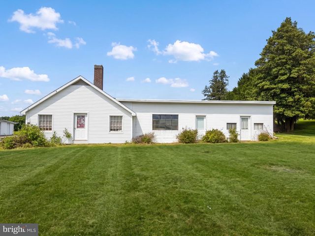 1214 ROTHS CHURCH RD, Spring Grove, PA 17362