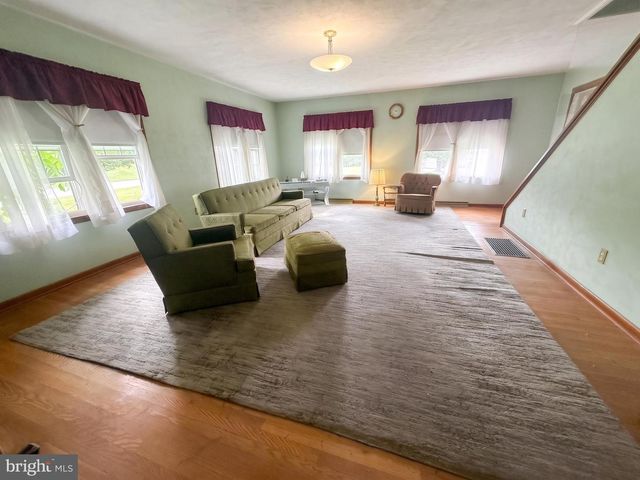 1214 ROTHS CHURCH RD, Spring Grove, PA 17362