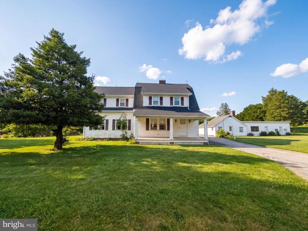 1214 ROTHS CHURCH RD, Spring Grove, PA 17362
