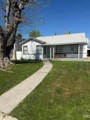 1912 Lester Street, Bakersfield, CA 93304