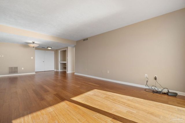 615 Bayshore Dr 806, Pensacola, FL 32507