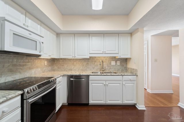 615 Bayshore Dr 806, Pensacola, FL 32507