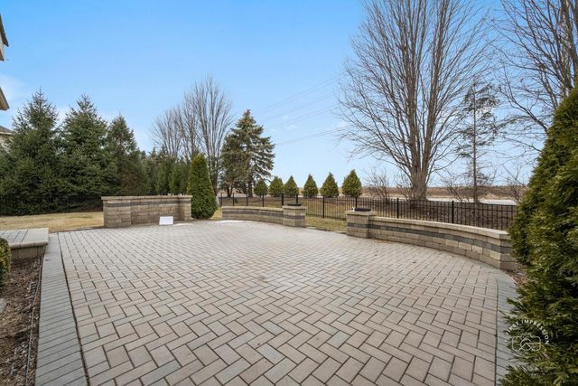 948 Bluestem Drive, Geneva, IL 60134