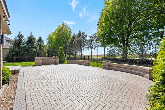 948 Bluestem Drive, Geneva, IL 60134