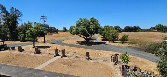 20822 Disch Rd, Lockeford, CA 95237