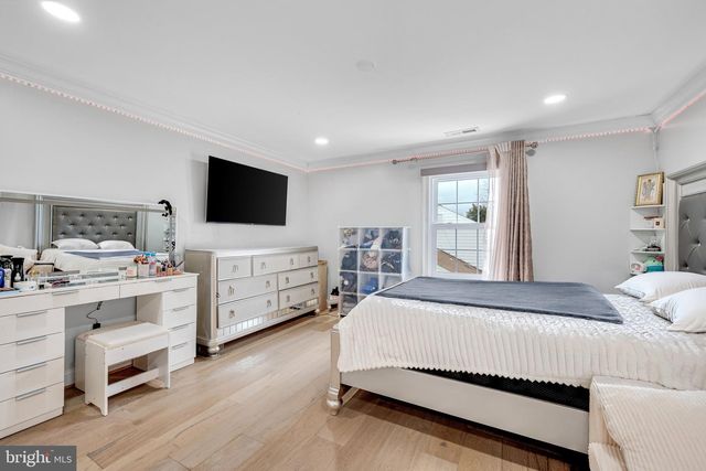 10904 GAINSBOROUGH RD, Potomac, MD 20854
