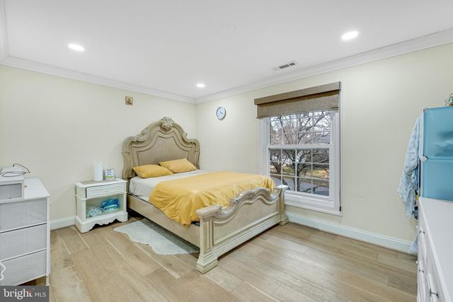 10904 GAINSBOROUGH RD, Potomac, MD 20854