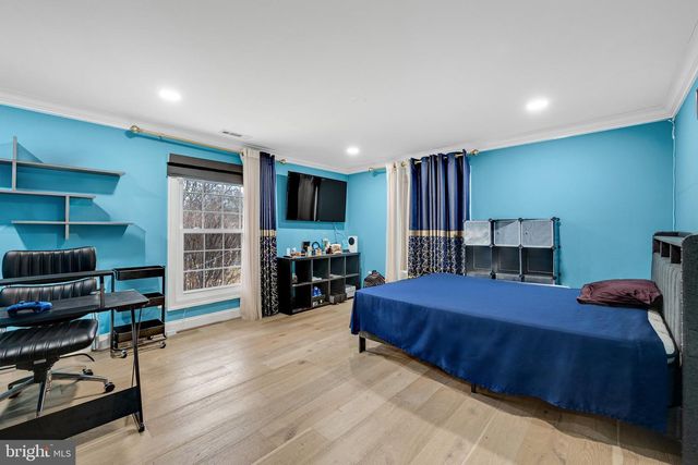 10904 GAINSBOROUGH RD, Potomac, MD 20854