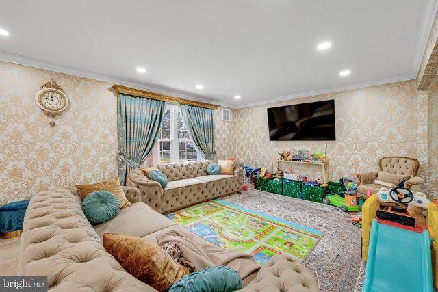 10904 GAINSBOROUGH RD, Potomac, MD 20854