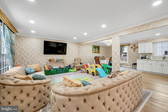 10904 GAINSBOROUGH RD, Potomac, MD 20854