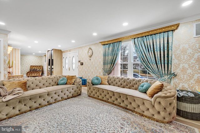 10904 GAINSBOROUGH RD, Potomac, MD 20854