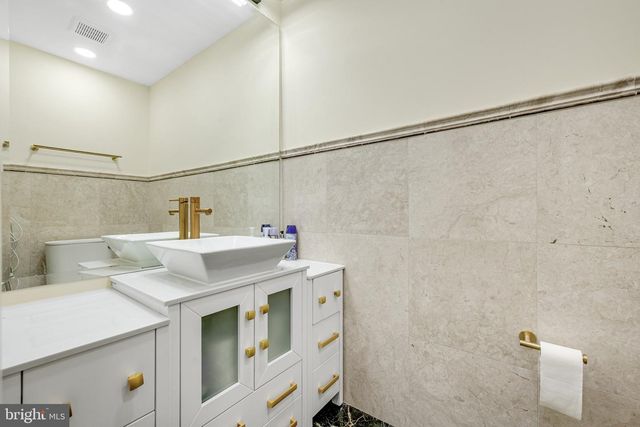10904 GAINSBOROUGH RD, Potomac, MD 20854
