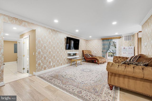 10904 GAINSBOROUGH RD, Potomac, MD 20854