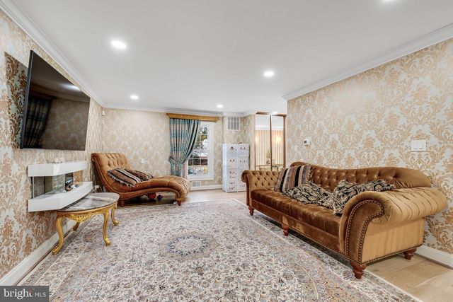 10904 GAINSBOROUGH RD, Potomac, MD 20854