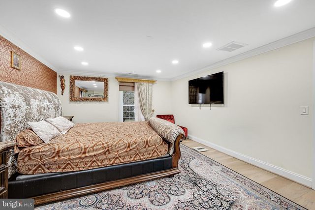 10904 GAINSBOROUGH RD, Potomac, MD 20854